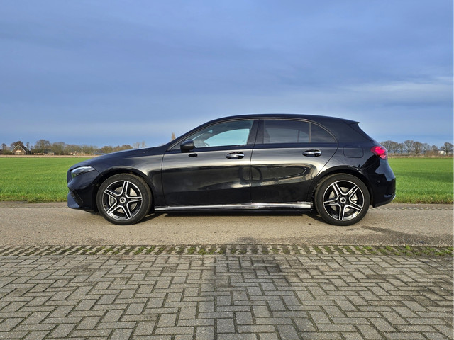 Foto 2 van Mercedes-Benz A-Klasse 250 e Star Edition AMG Line - 165 Pk - Euro 6 - Navi - Sfeerverlichting