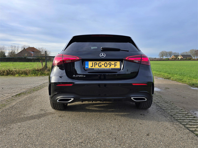 Foto 5 van Mercedes-Benz A-Klasse 250 e Star Edition AMG Line - 165 Pk - Euro 6 - Navi - Sfeerverlichting
