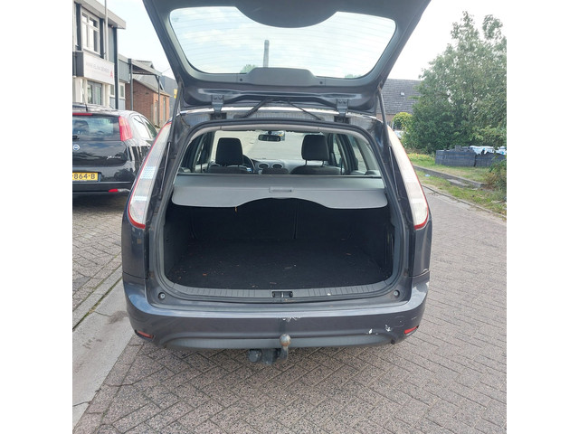 Foto 10 van Ford Focus Wagon 1.6 Trend met Nieuwe APK