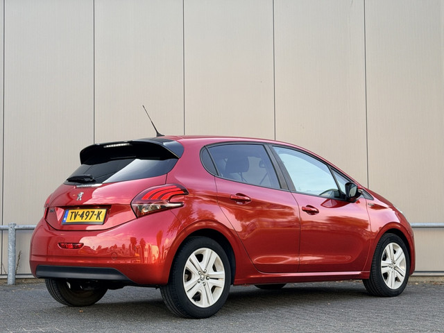 Foto 2 van Peugeot 208 1.2 - navi - automaat - nap! - airco -
