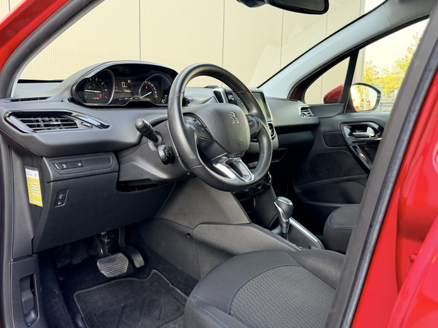 Foto 5 van Peugeot 208 1.2 - navi - automaat - nap! - airco -