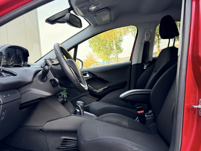 Foto 8 van Peugeot 208 1.2 - navi - automaat - nap! - airco -