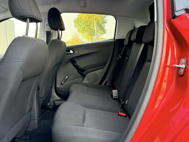 Foto 9 van Peugeot 208 1.2 - navi - automaat - nap! - airco -