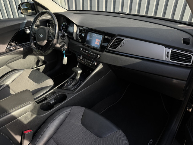 Foto 10 van Kia Niro 1.6 GDi Hybrid Edition 1e eigenaar, Trekhaak, Panoramadak