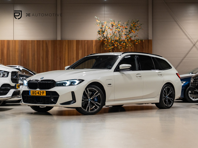 BMW 3-serie Touring 330e M-Sport 292PK, Facelift, Shadow Line, Wide Screen, Voll Led, Navi, Adaptive