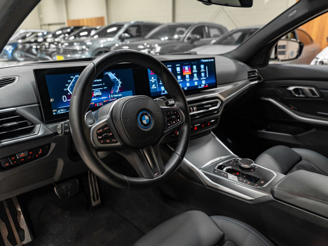 Foto 2 van BMW 3-serie Touring 330e M-Sport 292PK, Facelift, Shadow Line, Wide Screen, Voll Led, Navi, Adaptive