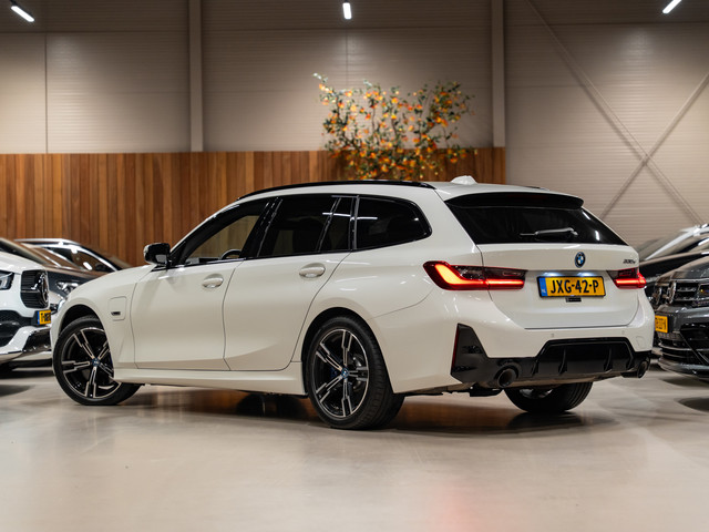 Foto 4 van BMW 3-serie Touring 330e M-Sport 292PK, Facelift, Shadow Line, Wide Screen, Voll Led, Navi, Adaptive