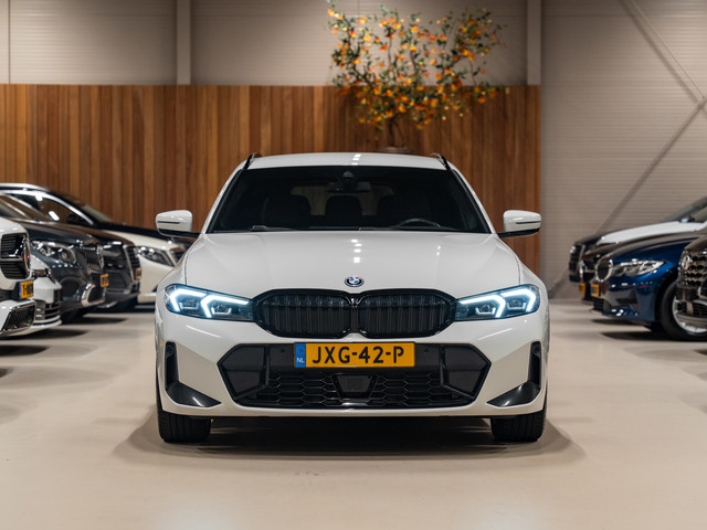 Foto 8 van BMW 3-serie Touring 330e M-Sport 292PK, Facelift, Shadow Line, Wide Screen, Voll Led, Navi, Adaptive