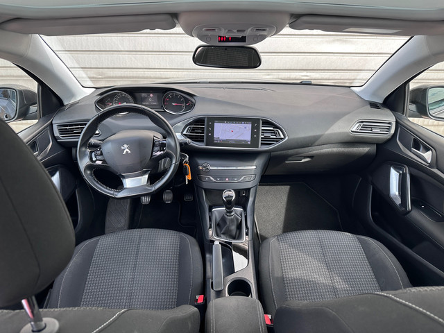 Foto 4 van Peugeot 308 1.2 PureTech 130PK Blue Lease Executive|Pano|Trekhaak