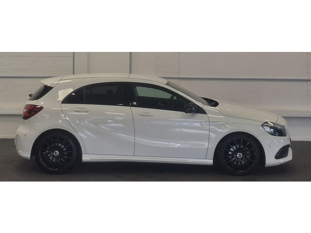 Foto 8 van Mercedes-Benz A-klasse 180 AMG Night Edition Plus Camera Xenon LED Leder Mooi!