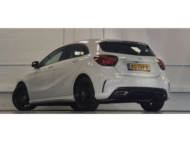 Foto 7 van Mercedes-Benz A-klasse 180 AMG Night Edition Plus Camera Xenon LED Leder Mooi!