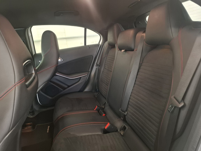 Foto 3 van Mercedes-Benz A-klasse 180 AMG Night Edition Plus Camera Xenon LED Leder Mooi!