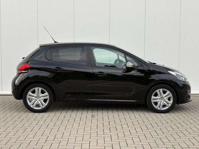 Foto 4 van Peugeot 208 1.2 PureTech Signature  | extreem lage km stand | stoelverwarming | carplay | Heel netje
