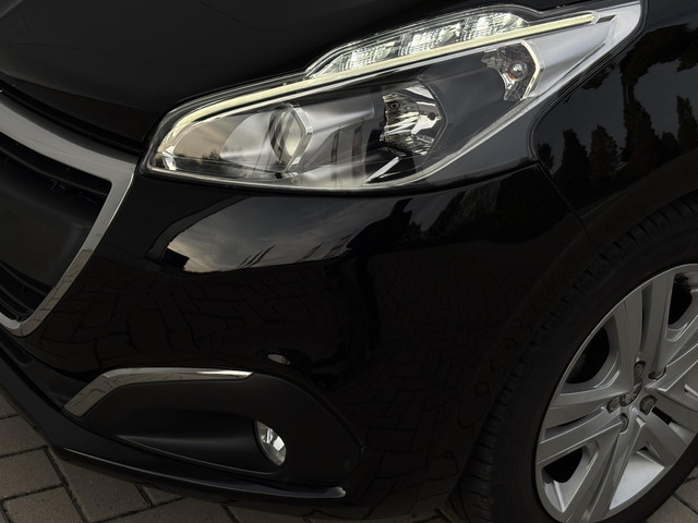 Foto 8 van Peugeot 208 1.2 PureTech Signature  | extreem lage km stand | stoelverwarming | carplay | Heel netje