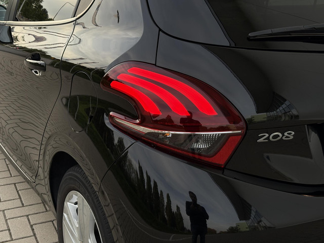 Foto 10 van Peugeot 208 1.2 PureTech Signature  | extreem lage km stand | stoelverwarming | carplay | Heel netje