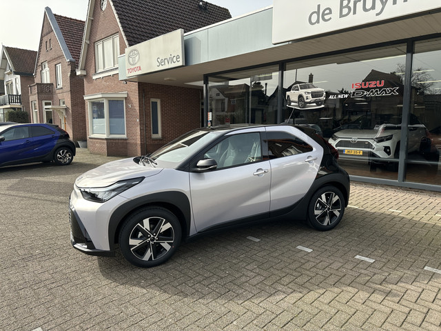 Foto 4 van Toyota Aygo X Hybrid 115 pulse + easy pack stoelverwarming / keyless start / parkeersensoren voor +