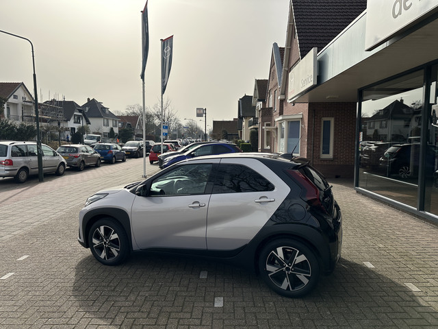 Foto 6 van Toyota Aygo X Hybrid 115 pulse + easy pack stoelverwarming / keyless start / parkeersensoren voor +