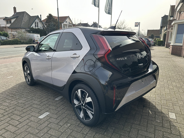 Foto 7 van Toyota Aygo X Hybrid 115 pulse + easy pack stoelverwarming / keyless start / parkeersensoren voor +