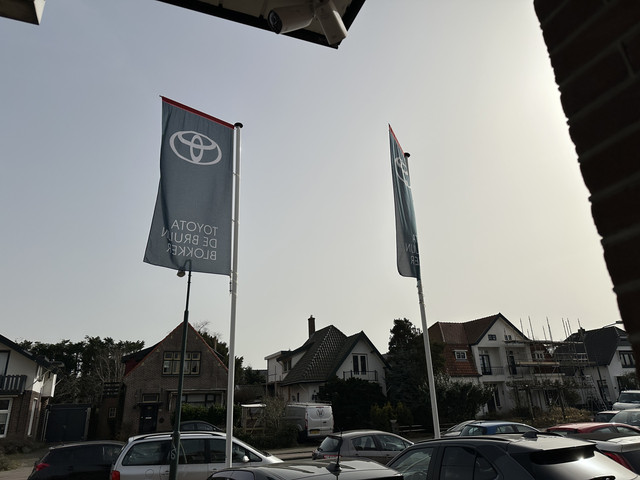 Toyota Aygo X Hybrid 115 pulse + easy pack stoelverwarming / keyless start / parkeersensoren voor +