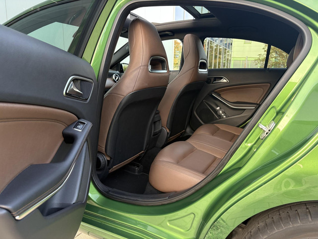 Foto 8 van Mercedes-Benz A-klasse A 160 Urban Exclusive | Night Package  | Panorama | Lederen bekleding