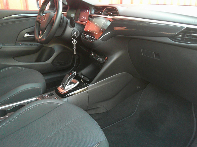 Foto 5 van Opel Corsa 1.2 Elegance Automaat / Airco / Carplay