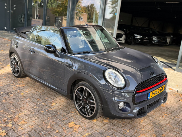 Foto 3 van Mini Cabrio 2.0 Cooper S Chili Serious Business JCW|Nieuwstaat