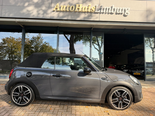 Foto 4 van Mini Cabrio 2.0 Cooper S Chili Serious Business JCW|Nieuwstaat