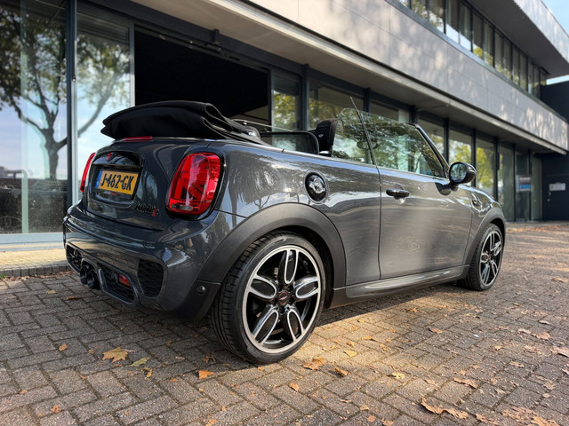 Foto 5 van Mini Cabrio 2.0 Cooper S Chili Serious Business JCW|Nieuwstaat