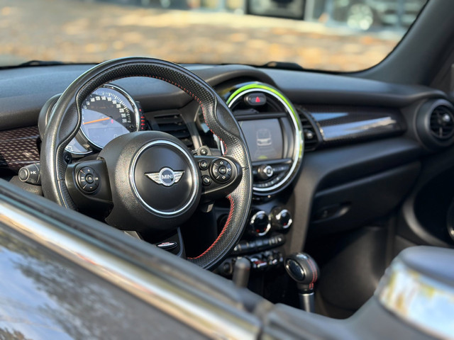 Foto 7 van Mini Cabrio 2.0 Cooper S Chili Serious Business JCW|Nieuwstaat
