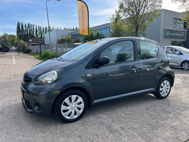 Foto 3 van Toyota Aygo 1.0 VVT-i Comfort - Airco - elektr ramen - 5Drs
