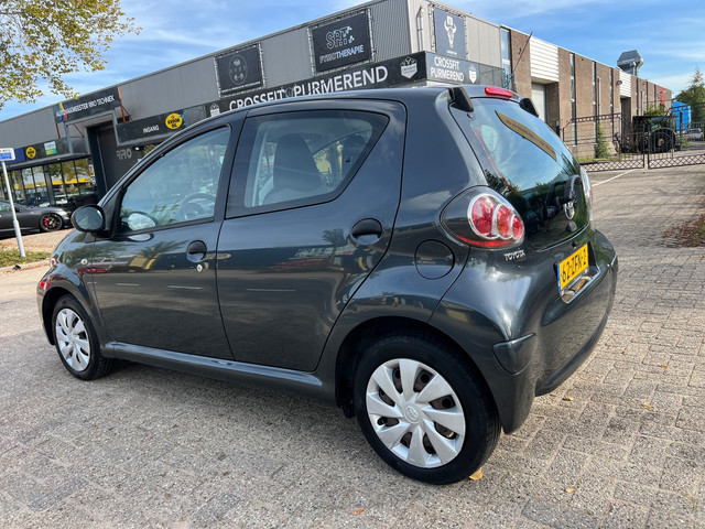 Foto 5 van Toyota Aygo 1.0 VVT-i Comfort - Airco - elektr ramen - 5Drs