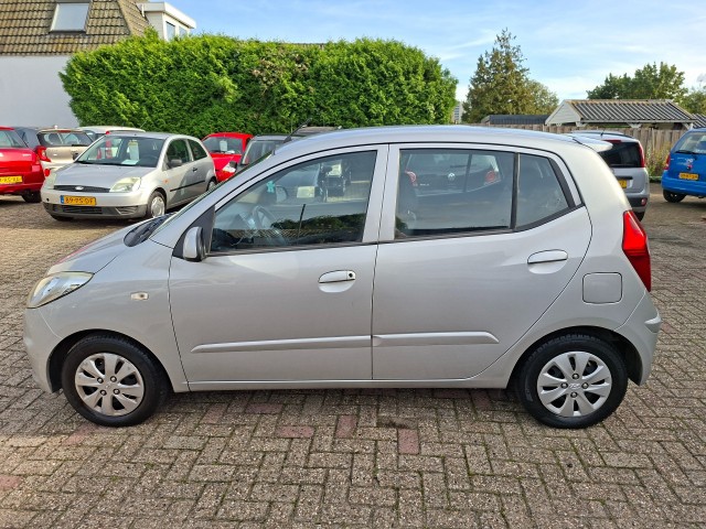 Foto 4 van HYUNDAI I10 1.1 i-Drive Cool RADIO CD/AIRCO/CENTR.VERGR/ELEC.RAMEN VOOR