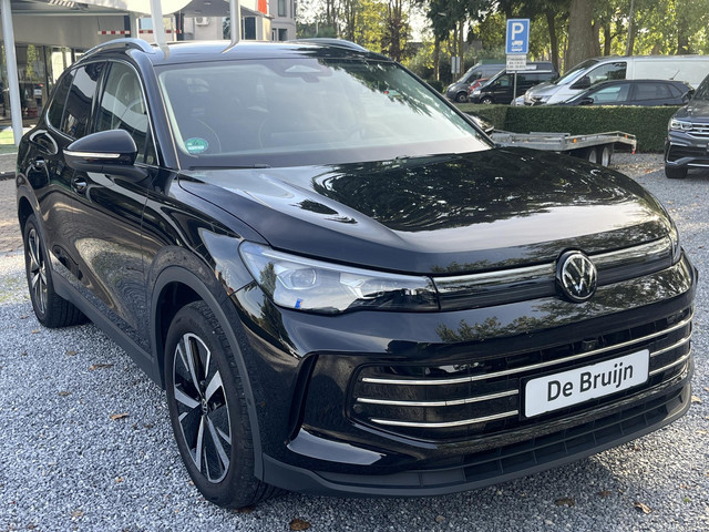 Foto 2 van Volkswagen Tiguan 1.5 eHybrid DSG Elegance (Trekhaak,Camera,IQ,Headup)