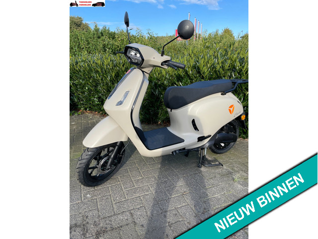Foto 3 van Yadea Owin 25-45km Electrische Scooter NIEUW STIJLVOL BETAAL