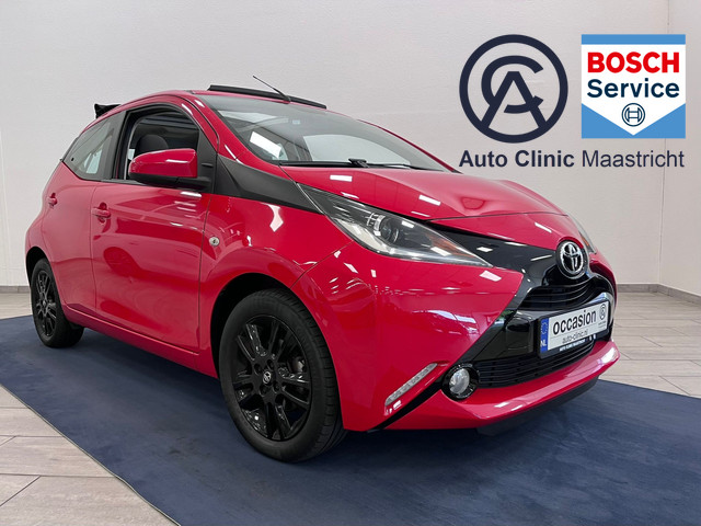 Foto 2 van Toyota Aygo 1.0 VVT-i X-Sport Cabrio | Lage km-stand | Open dak / Camera / Multimedia /