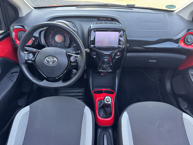 Foto 4 van Toyota Aygo 1.0 VVT-i X-Sport Cabrio | Lage km-stand | Open dak / Camera / Multimedia /