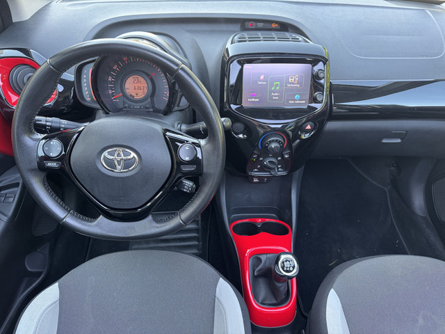 Foto 5 van Toyota Aygo 1.0 VVT-i X-Sport Cabrio | Lage km-stand | Open dak / Camera / Multimedia /