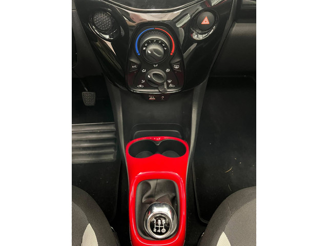Foto 10 van Toyota Aygo 1.0 VVT-i X-Sport Cabrio | Lage km-stand | Open dak / Camera / Multimedia /