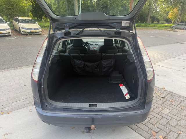 Foto 2 van Ford Focus Wagon 1.6 Titanium