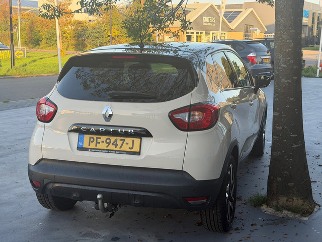 Foto 7 van Renault Captur 1.2 TCe Helly Hansen/automaat/airco/cruise/ Trekhaak/camra/PDC achter/Dealer onderhou