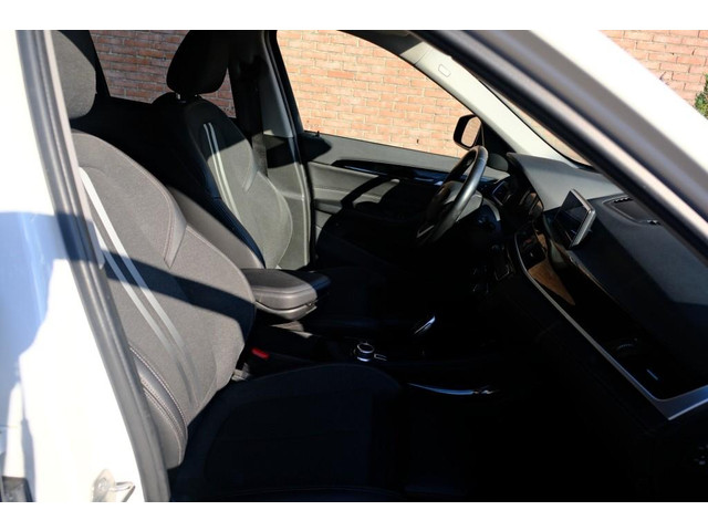 BMW X1 sDrive18i 140pk Aut. Executive Edition - Navigatiesysteem - Achteruitrijcamera - Cruise contr