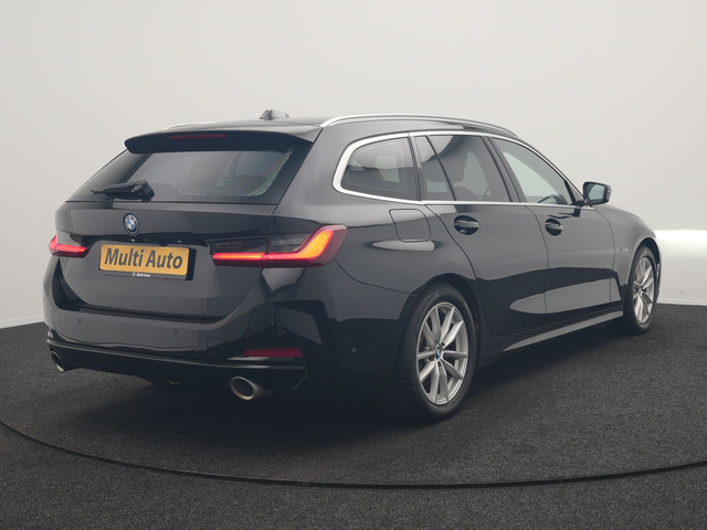 Foto 4 van BMW 3 Serie Touring 320e Luxury Line Facelift PHEV Dealer O.H. | Trekhaak Af Fabriek | Panodak | Hea