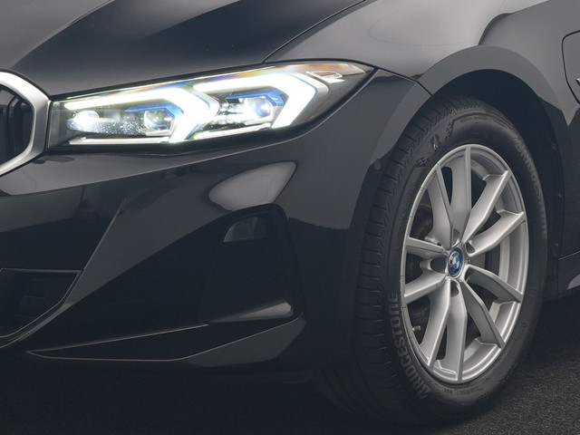 Foto 5 van BMW 3 Serie Touring 320e Luxury Line Facelift PHEV Dealer O.H. | Trekhaak Af Fabriek | Panodak | Hea