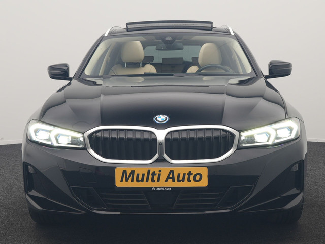 Foto 8 van BMW 3 Serie Touring 320e Luxury Line Facelift PHEV Dealer O.H. | Trekhaak Af Fabriek | Panodak | Hea