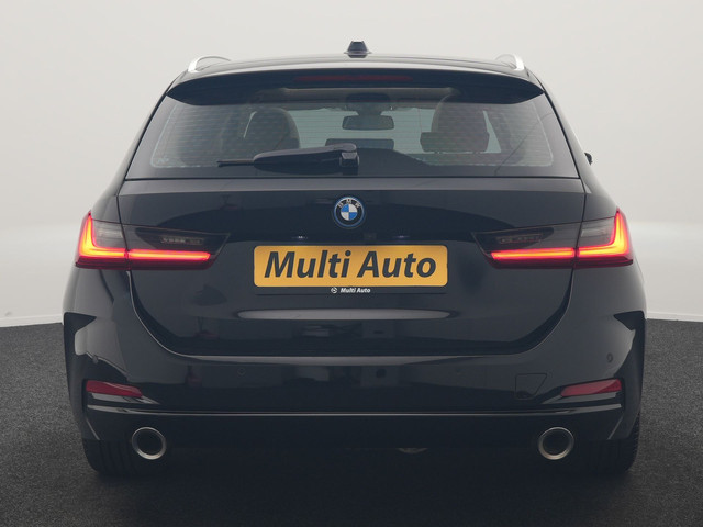 Foto 9 van BMW 3 Serie Touring 320e Luxury Line Facelift PHEV Dealer O.H. | Trekhaak Af Fabriek | Panodak | Hea