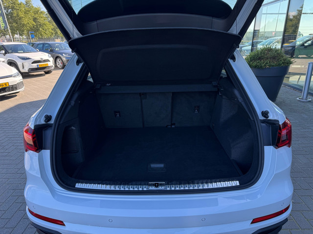 Foto 10 van Audi Q3 45 TFSI e S edition * Camera * Matrix Led * Carplay