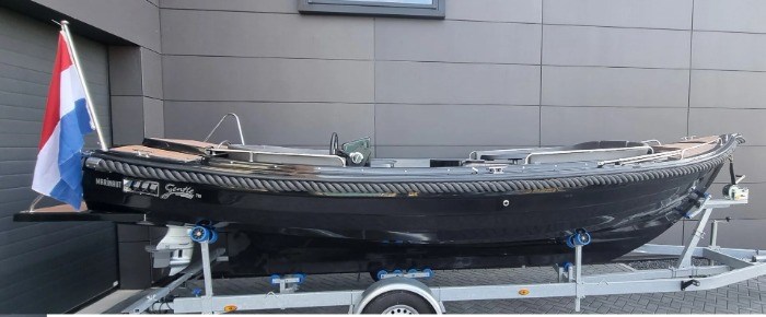 Foto 3 van Gentle Julia 710 Sloep | 7 meter | Motor in de bun