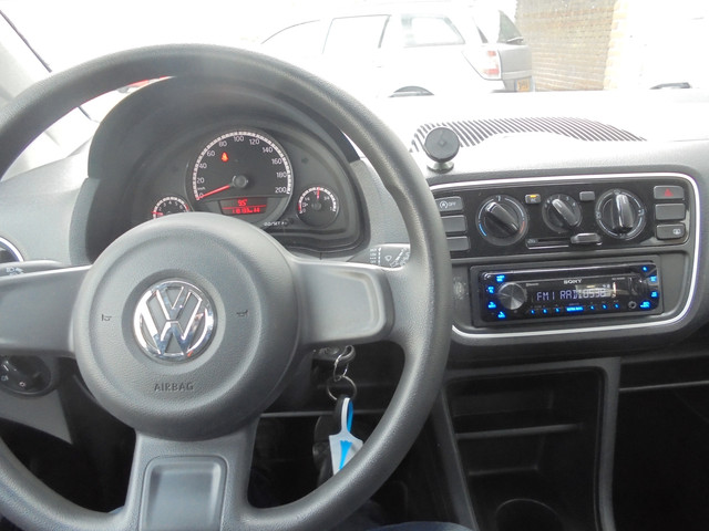 Foto 4 van Volkswagen up! 1.0 take up! BlueMotion Airco, sportonderstel