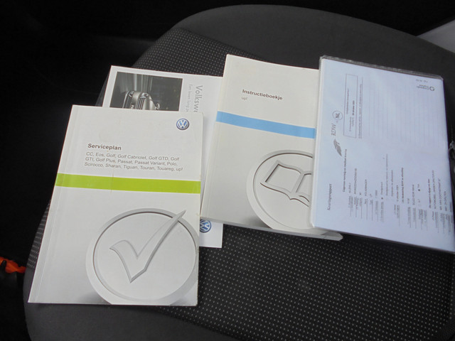 Foto 3 van Volkswagen up! 1.0 take up! BlueMotion Airco, sportonderstel